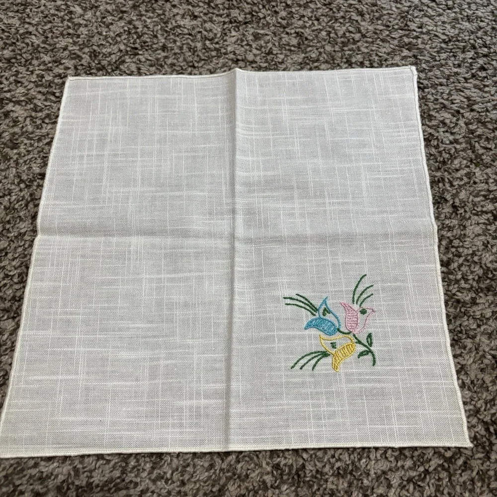 Vintage 1940s 1950s Hand Embroidered Linen Napkin Placemat Floral Mid Century